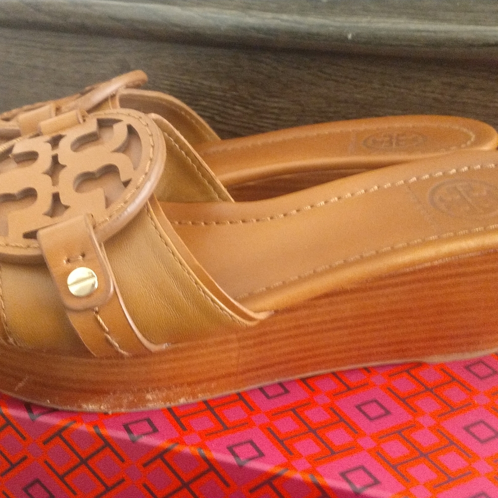 AUTHENTIC TORY BURCH WEDGE SANDALS SIZE 6 - Picture 5 of 7